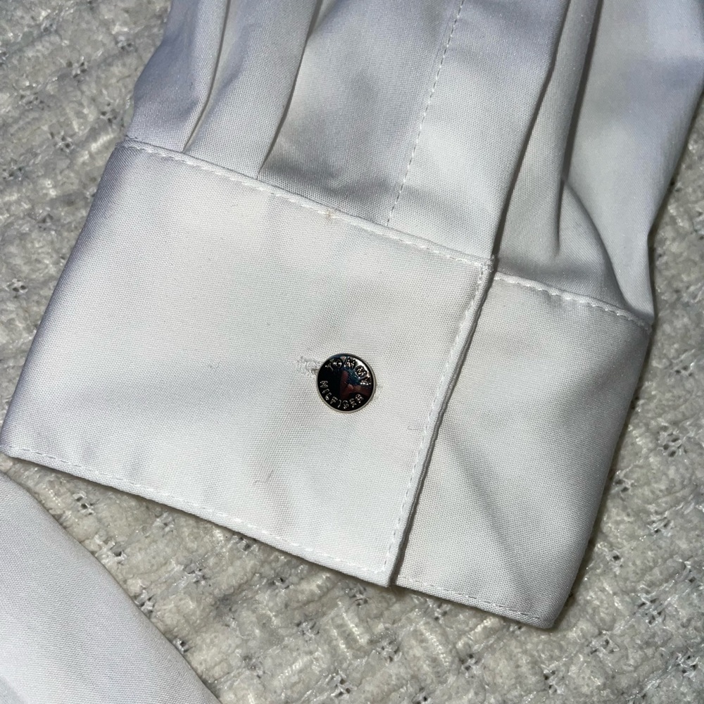 Button down - Picture 2 of 3